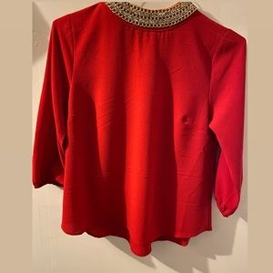 red blouse size L, blue blouse size L